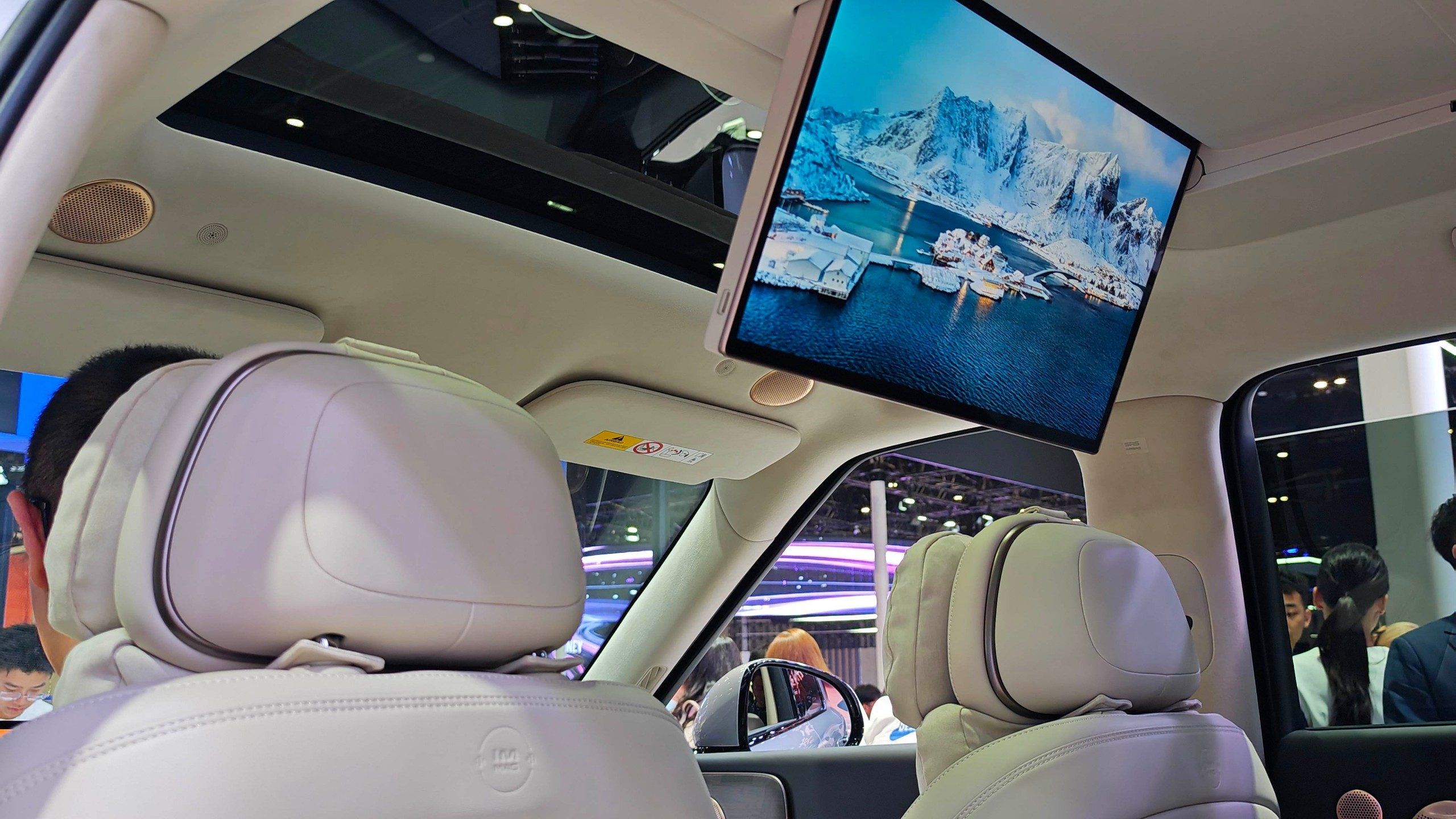 2026北京车展：智己LS8亮相，上市售24.98万起