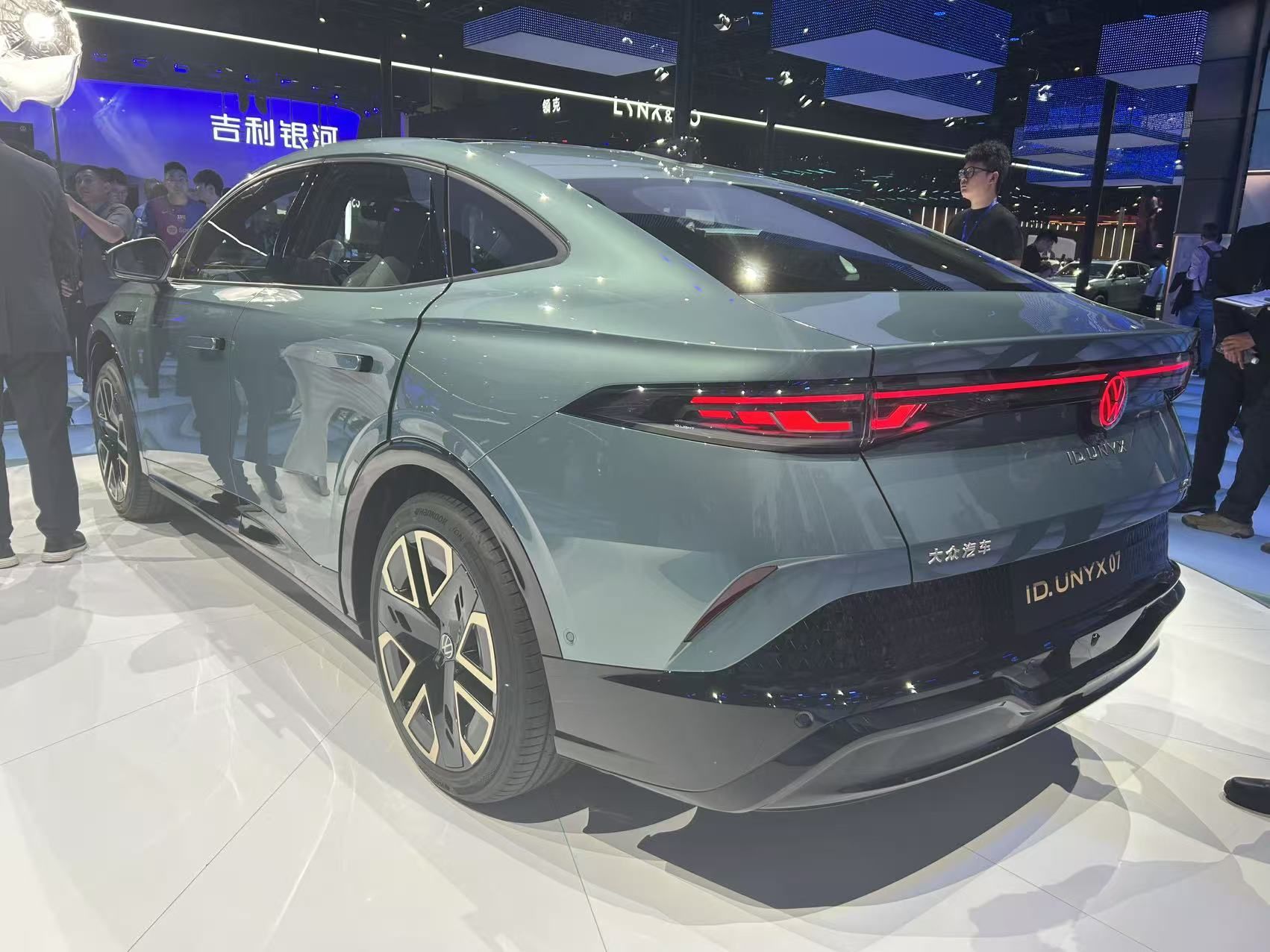 2026北京车展：与众07发布，定位潮流智慧纯电轿跑