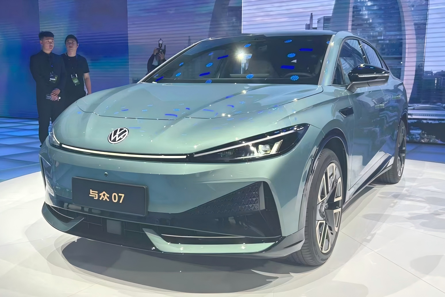 2026北京车展：与众07发布，定位潮流智慧纯电轿跑