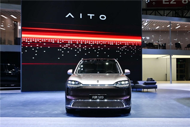 全新一代问界M9系列首秀亮相2026北京车展
