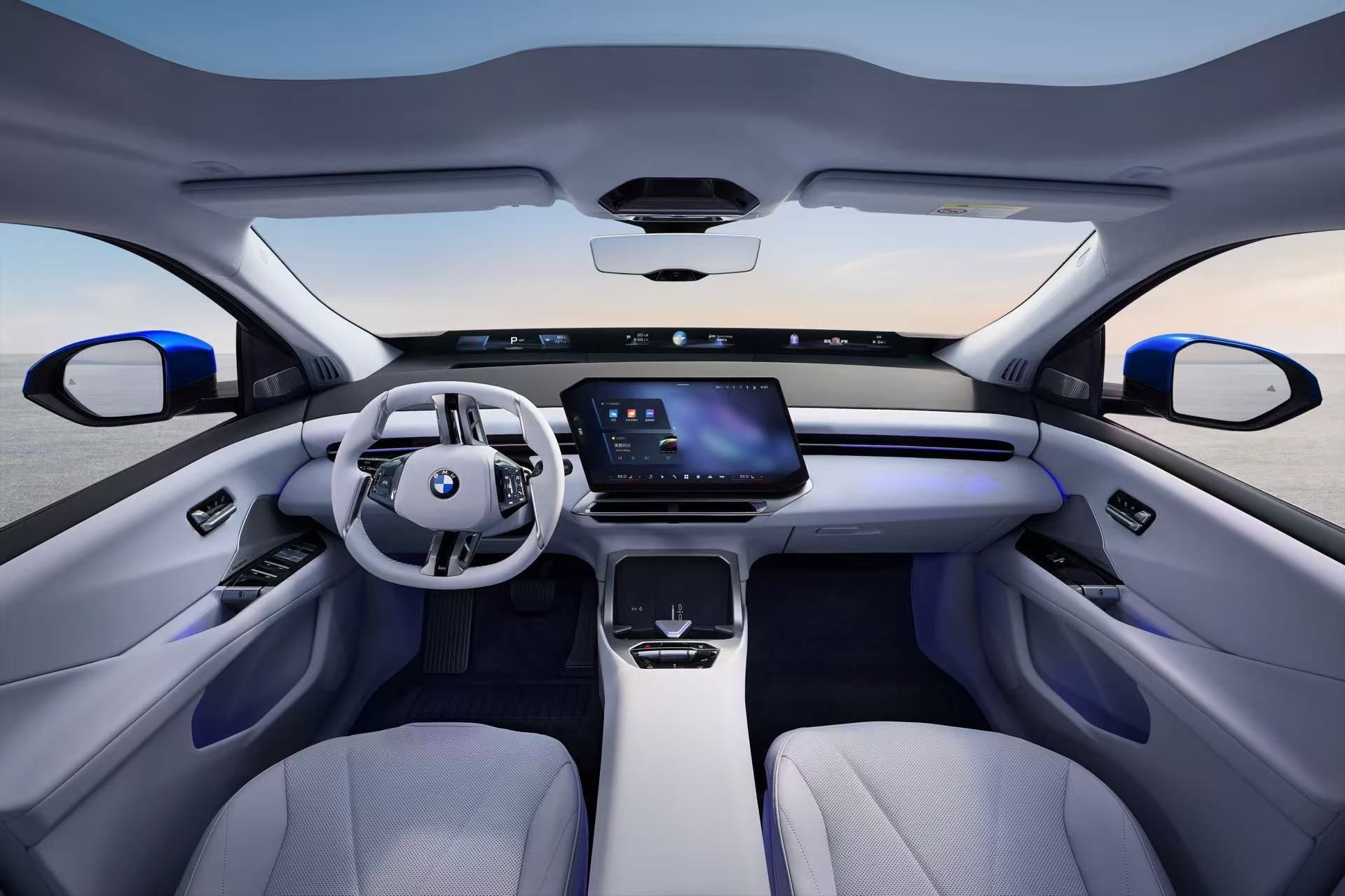 BMW全景iDrive中国实车首秀，AI多智能体协同驱动