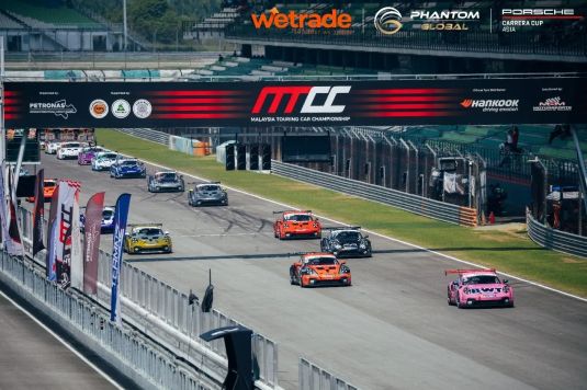 WeTrade X PCCA 雪邦站:8号赛车勇夺亚军,VIP客户共写赛道荣耀