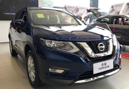 日产奇骏外观方面,这款suv整体造型圆润饱满,东风日产新款奇骏前脸大