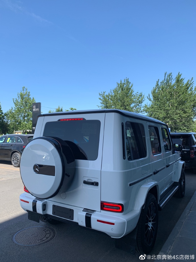 2020款奔驰g500作为一款原汁原味的越野车