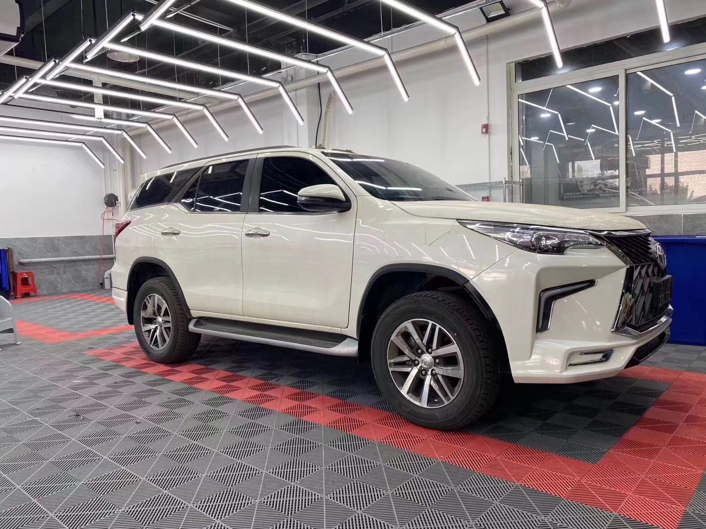 丰田穿越者人靠衣装车靠改装改装后的它