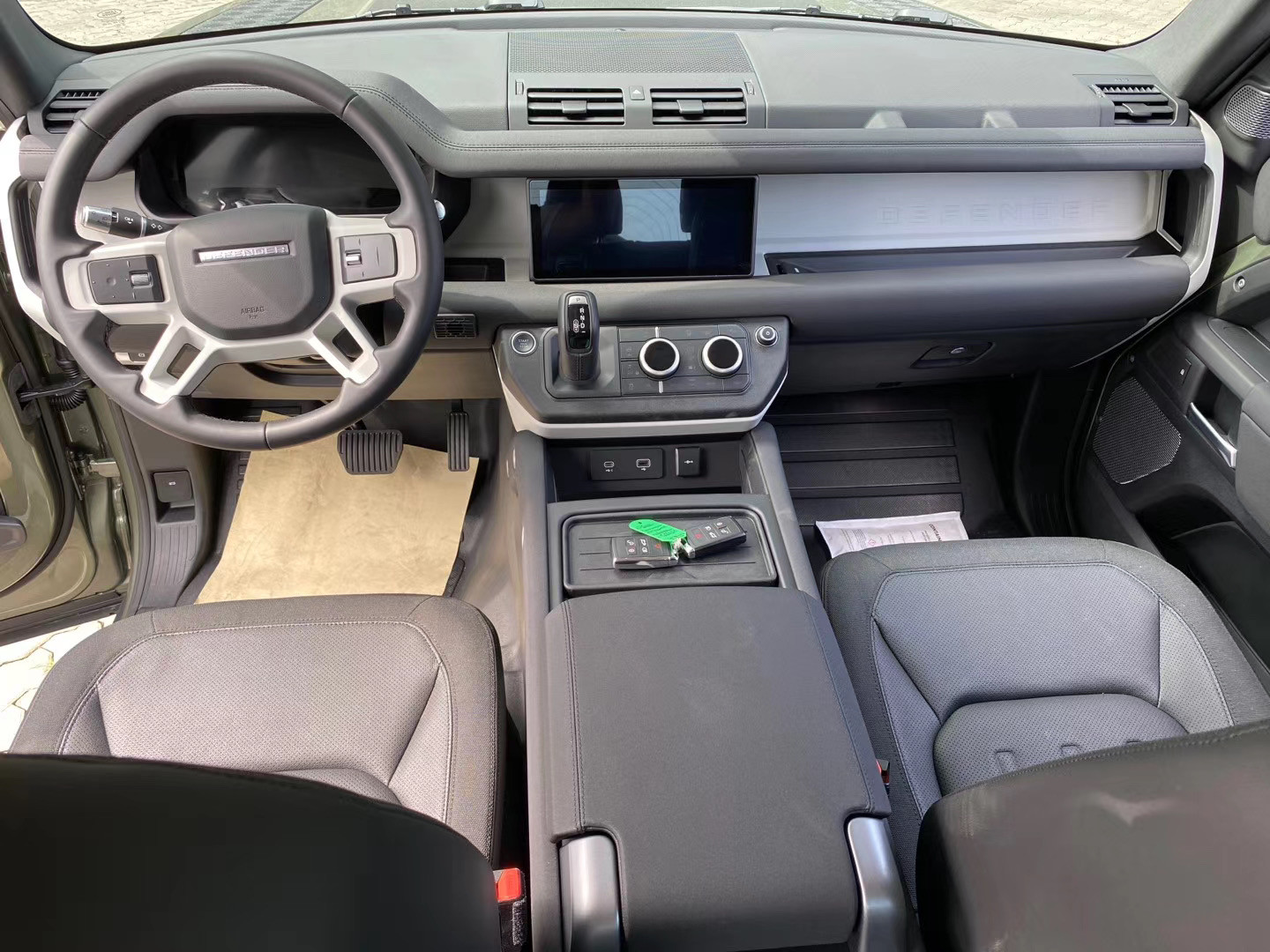 20款路虎卫士国六港口现车可分期销全国