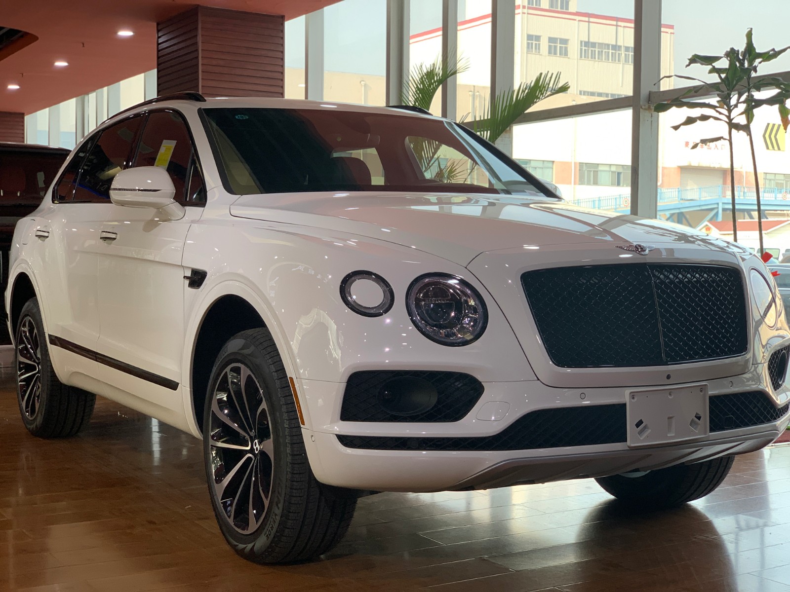 2020款bentagya就是宾利向超豪华suv市场迈出的第一步,对于首次打造超