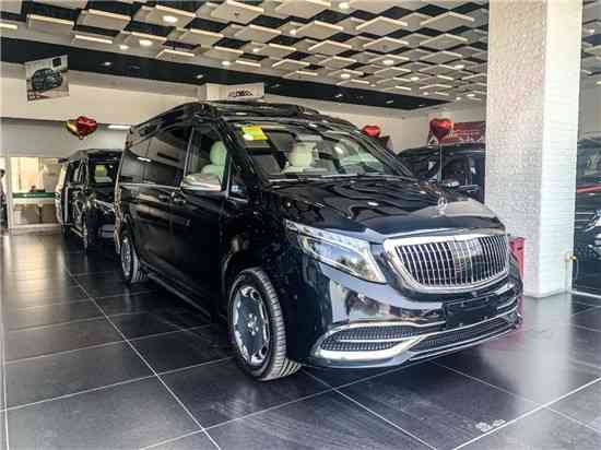 奔驰迈巴赫vs880七座商务车完虐埃尔法