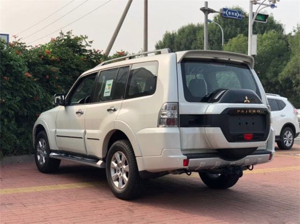 20多万的帕杰罗v93 新款特价促销来店送豪