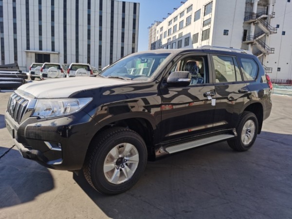 2020款柴油版丰田霸道3000十月抢购钜惠