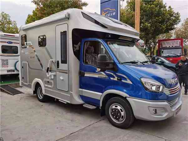 隆翠一号依维柯房车,小额头参数报价