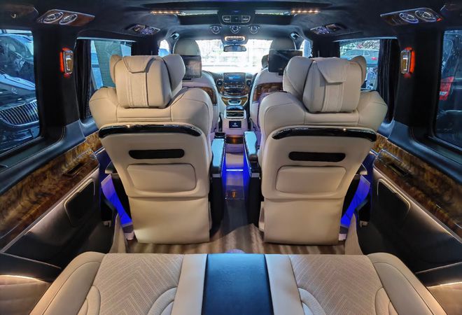 奔驰v260l改商务车迈巴赫版圣母峰内饰