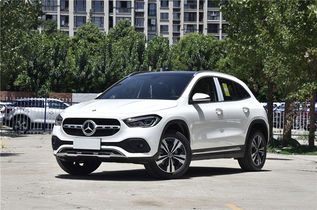 外观方面,现款奔驰cla作为一款紧凑型suv,整体造型足够时尚惹眼.