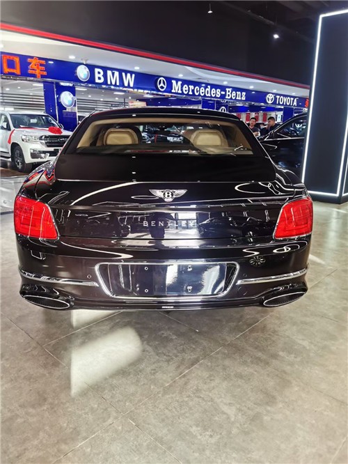 宾利飞驰60宾利飞驰60中控台的胡桃木