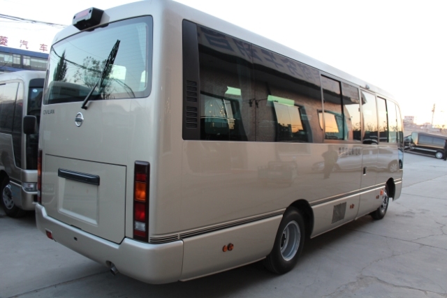 进口尼桑碧莲原装日产18座促销全面启动