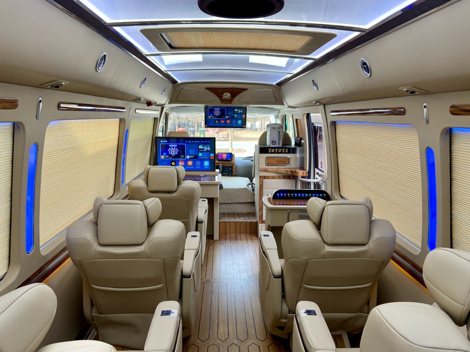 丰田考斯特价格配置考斯特12座定制版