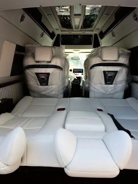 纯美国商务房车,福特e350在国内的知名度要比雪佛兰gmc和道奇公羊略低