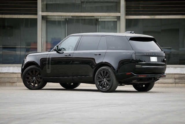 2024款路虎揽胜行政4.4t加长版首批配置报价