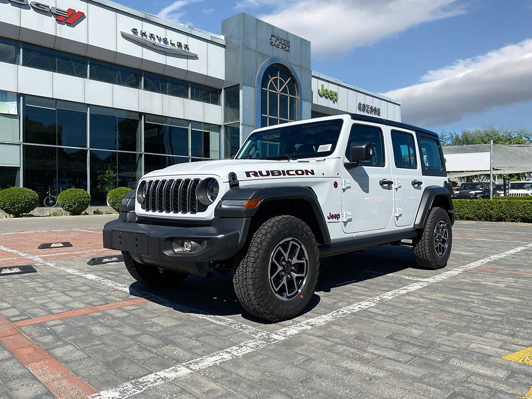 2024款jeep牧马人罗宾汉四门版白色到店置换补贴两万