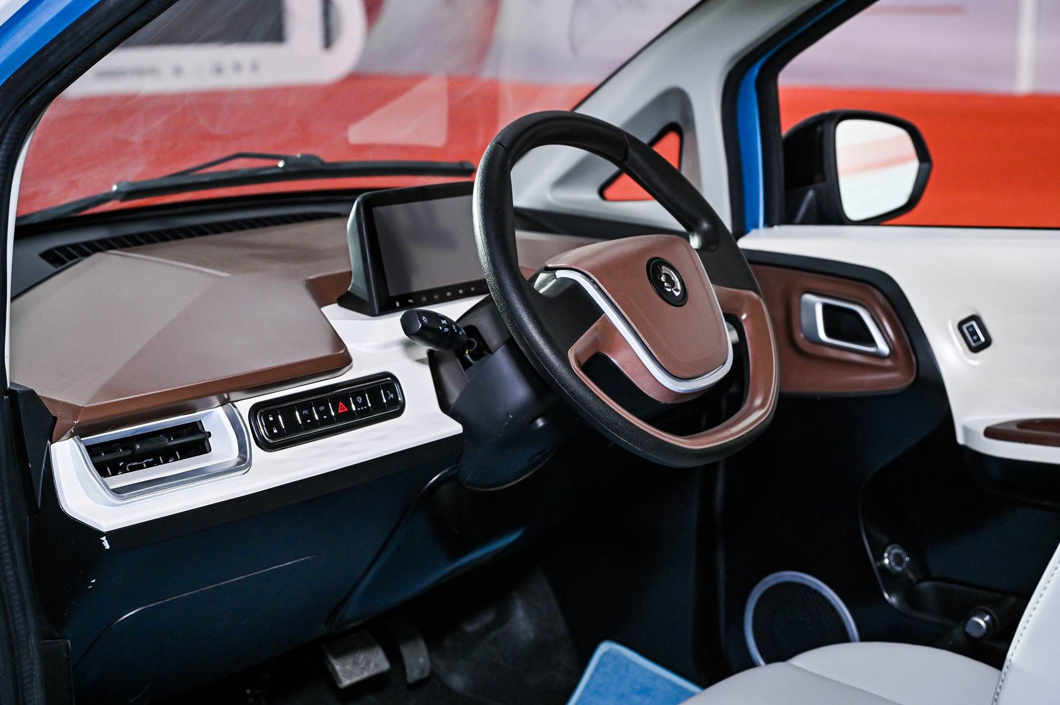 包括未奥汽车,鸿日汽车,雷竞电动,鸿喜达在内的多元化品牌架构更加