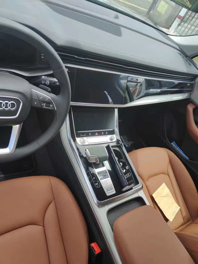 189-2090-1317王经理(同微信)23款奥迪q7的加分项在于豪华的内饰设计