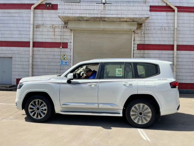 西安丰田酷路泽lc3003500阿曼版85万